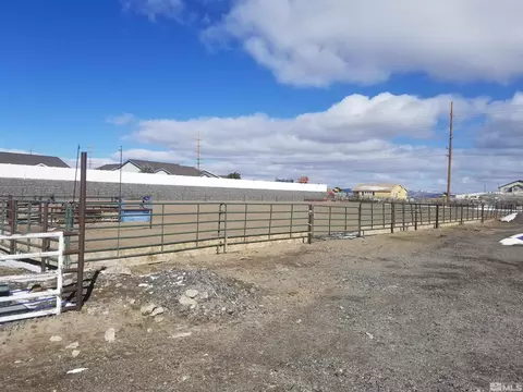 1900 Country View Ct, Fernley, NV 89408