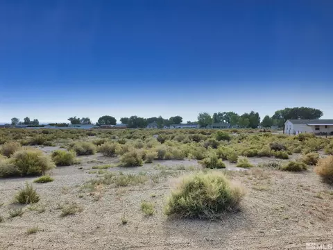 14 Pinehurst Ct, Yerington, NV 89447