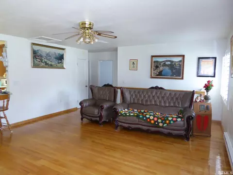 33 Carson Ct, Ely, NV 89301 photo 2