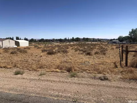 4 Sunset Hills Dr # -B, Yerington, NV 89447