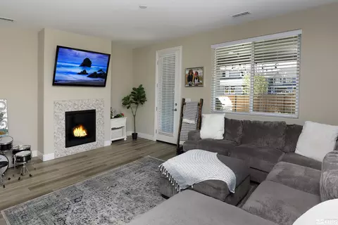 955 Los Alamitos, Minden, NV 89423