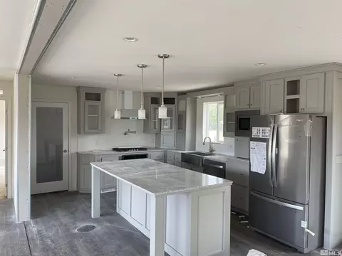 221 Quail Run Dr, Yerington, NV 89447