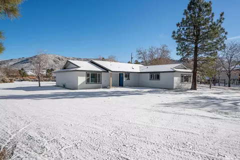 5 Sentinel Cir, Carson City, NV 89701