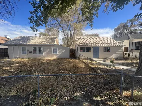 116 S 118 220 S Nevada St #3, Yerington, NV 89447