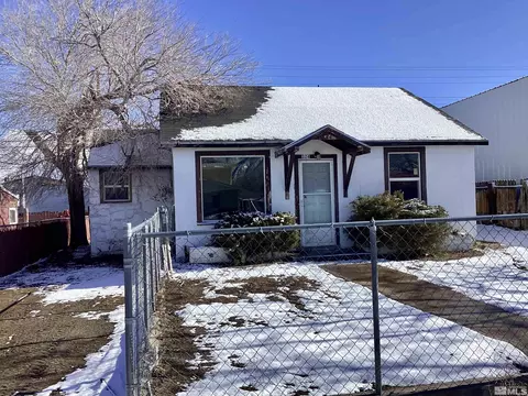 324 E St, Hawthorne, NV 89415 photo 2