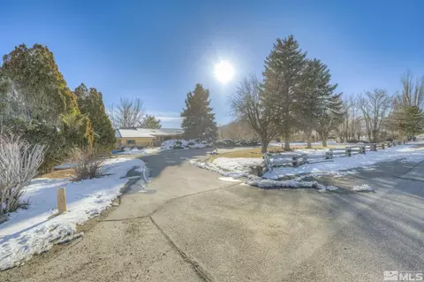 5 W Pursel Ln #A, Yerington, NV 89447