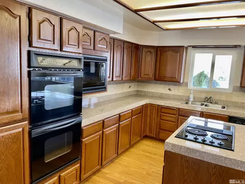 155 Cedar Ln, Reno, NV 89521 photo 10
