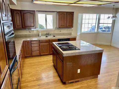 155 Cedar Ln, Reno, NV 89521 photo 9