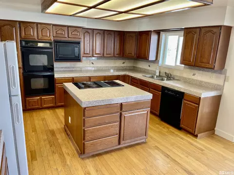 155 Cedar Ln, Reno, NV 89521 photo 8