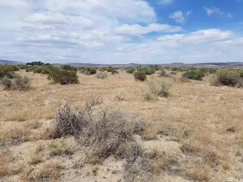 4780 7th St, Silver Springs, NV 89429
