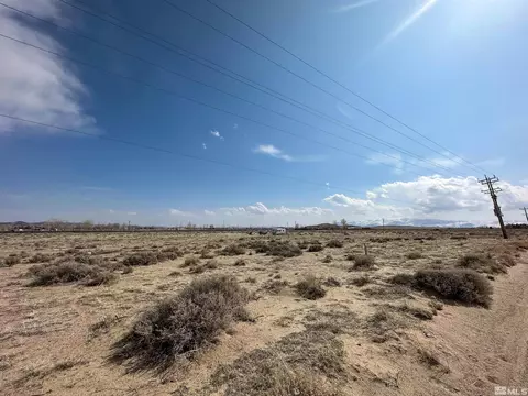 1530 E Fir, Silver Springs, NV 89429