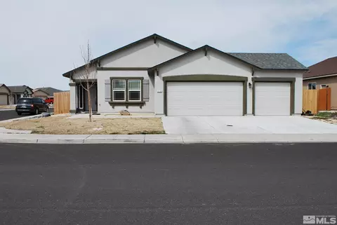 172 Royal Oaks Dr, Fernley, NV 89408