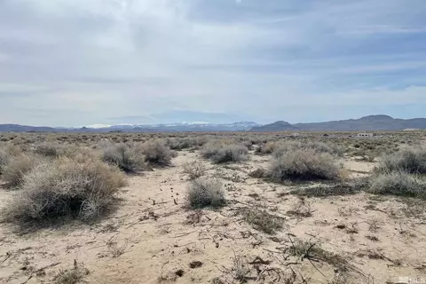 4725 First St, Silver Springs, NV 89429