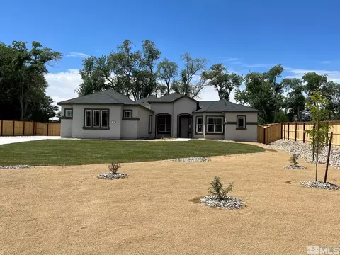690 Rose Ln, Fernley, NV 89408