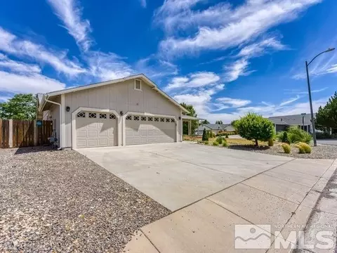 2250 Albatross Way, Sparks, NV 89441