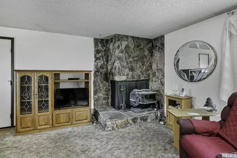 14075 Tourmaline Dr, Reno, NV 89521 photo 3