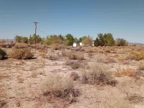 4785 E 6th St, Silver Springs, NV 89429