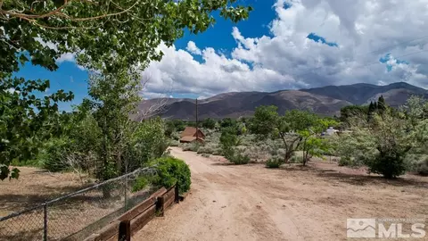 559 Mule Deer Rd, Coleville, CA 96107 photo 3