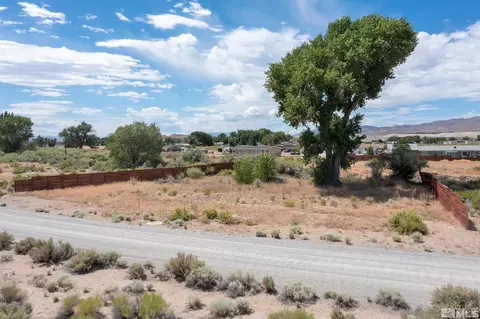19 Calico Hills Ln, Yerington, NV 89447