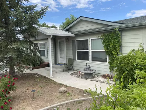 5145 Oetting Ln, Sun Valley, NV 89433