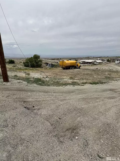 777 Knapp Ave, Tonopah, NV 89049