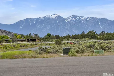 1369 Hunters Point Dr, Gardnerville, NV 89410