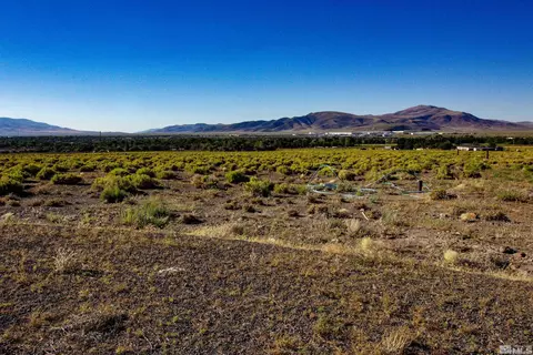 12 Barnes Ln, Fernley, NV 89408