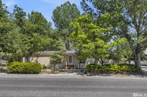 8 Bluestone Ave, Yerington, NV 89447
