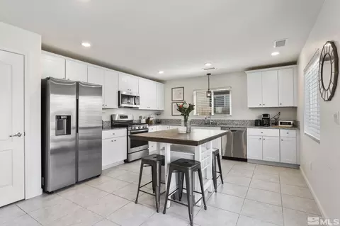 8939 Quail Falls Dr, Reno, NV 89506