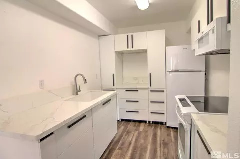 425 Holcomb Ave, Reno, NV 89502 photo 9
