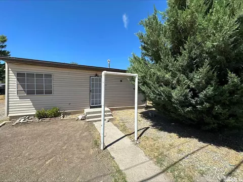 605 S Center St, Yerington, NV 89447