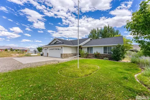 215 Nugget Ln, Dayton, NV 89403