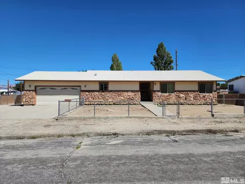 220 J St, Hawthorne, NV 89415