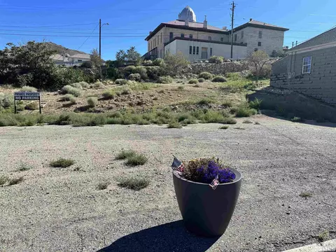 442 W Main St, Tonopah, NV 89049