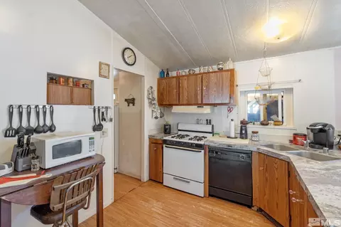 610 E 4th Ave, Sun Valley, NV 89433 photo 9