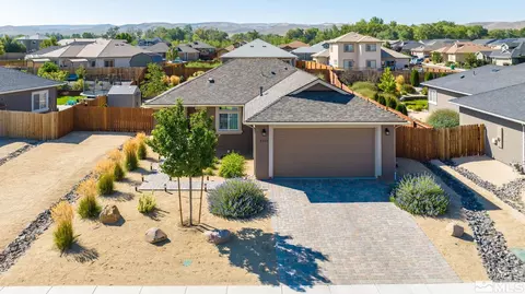 2203 Windrow Dr, Fernley, NV 89408