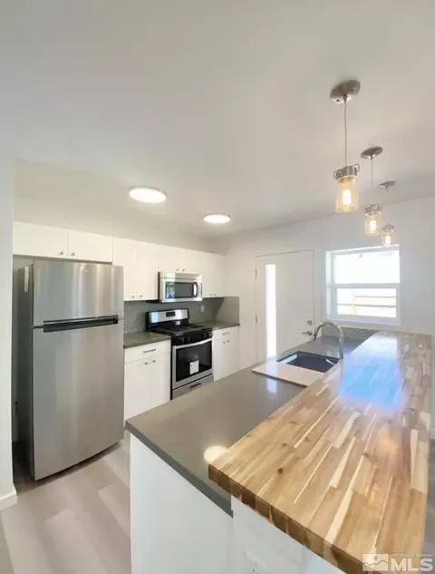 1065 Haskell St, Reno, NV 89509 photo 2