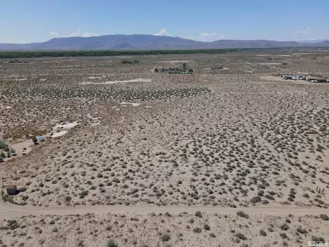 4665 E 4th St, Silver Springs, NV 89429