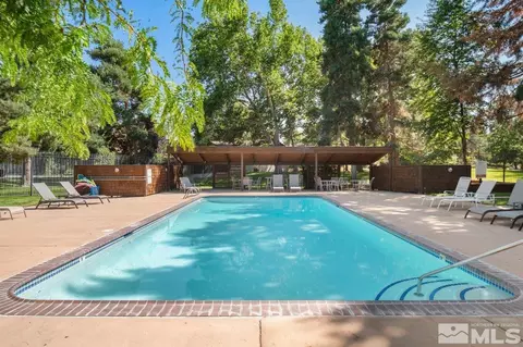 560 W Riverview Cir, Reno, NV 89509
