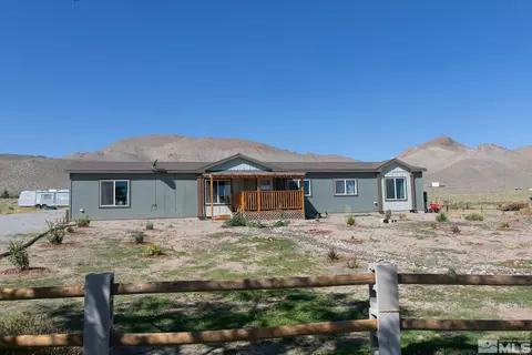41 Locust Dr, Yerington, NV 89447