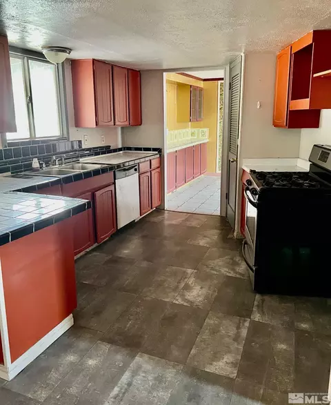 890 Northside Dr, Elko, NV 89801 photo 2