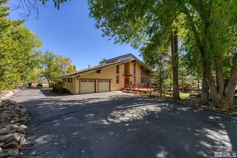 5585 Wintergreen Ln, Reno, NV 89511