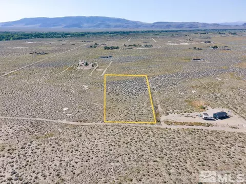 3845 6th St, Silver Springs, NV 89429