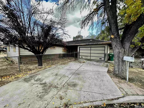 2525 Maxine Cir, Sparks, NV 89431