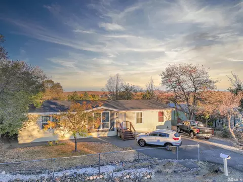 5870 Applegate Dr, Sun Valley, NV 89433