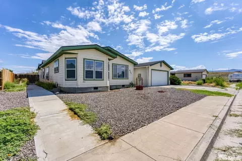 927 Green Valley Dr, Fernley, NV 89408