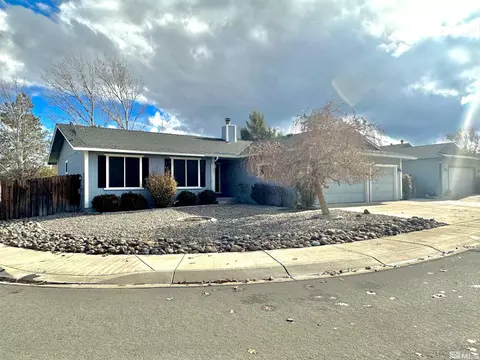 124 N Pointe Cir, Dayton, NV 89403