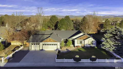 854 Maplewood Dr, Minden, NV 89423