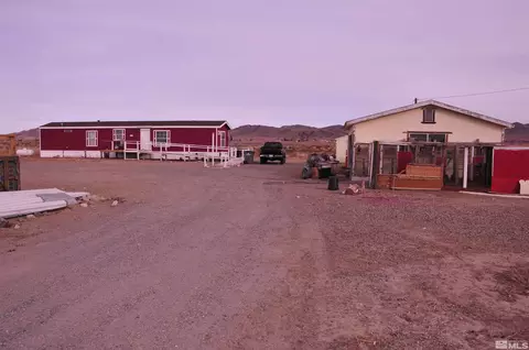 8 Falcon Way, Yerington, NV 89447