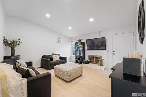 909 Palmwood Dr, Sparks, NV 89434